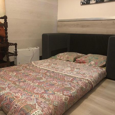 Guesthouse Familial Pour 1,2,3,4 Personnes De 42M2-Accessible Handic -Rez De Chaussee-Vues Sur Rue Et Patio Prive - Sejour,Chambre Separee,Cuisine,Salle De Bain,Lit Double Et Canape-Lit 2Pers-Entree De La Rue Berzelius-5 Minutes Du Metro Brochant-Lig Paryż Zewnętrze zdjęcie