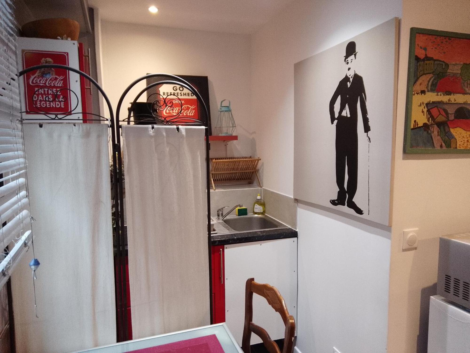 Guesthouse Familial Pour 2,3,4 Personnes De 44M2- Accessible Handic -Rez De Chaussee-Vues Sur Rue Et Patio Prive - Sejour, Chambre Separee-Cuisine,Salle De Bain,Lit Double Et Canape-Lit 2Pers-Entree De La Rue Berzelius-5 Minutes Du Metro Brochant-Lig Paryż Zewnętrze zdjęcie